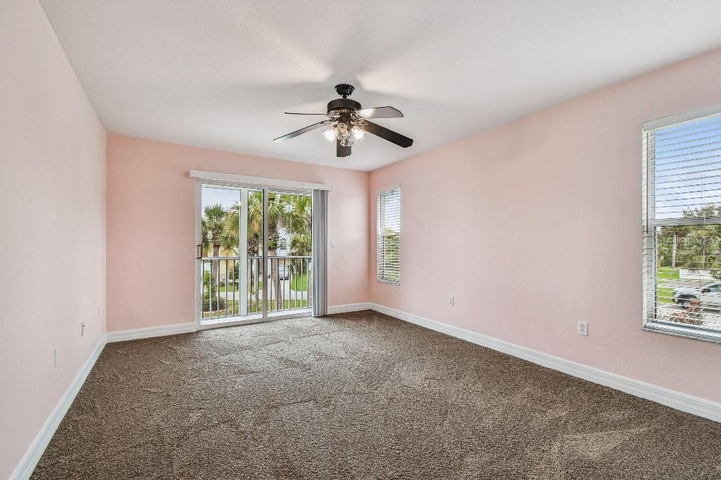 For Sale: $1,100,000 (5 beds, 3 baths, 4640 Square Feet)