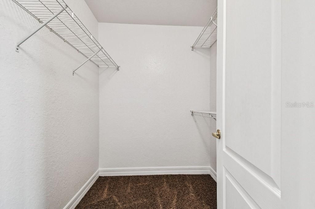 For Sale: $1,100,000 (5 beds, 3 baths, 4640 Square Feet)