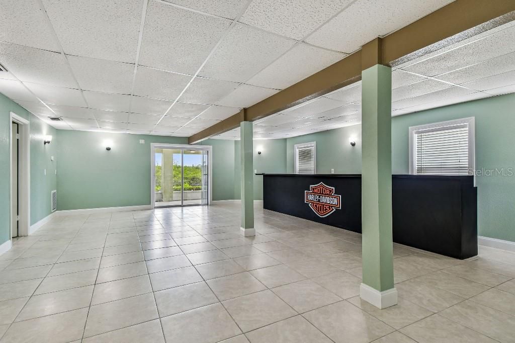 For Sale: $1,100,000 (5 beds, 3 baths, 4640 Square Feet)