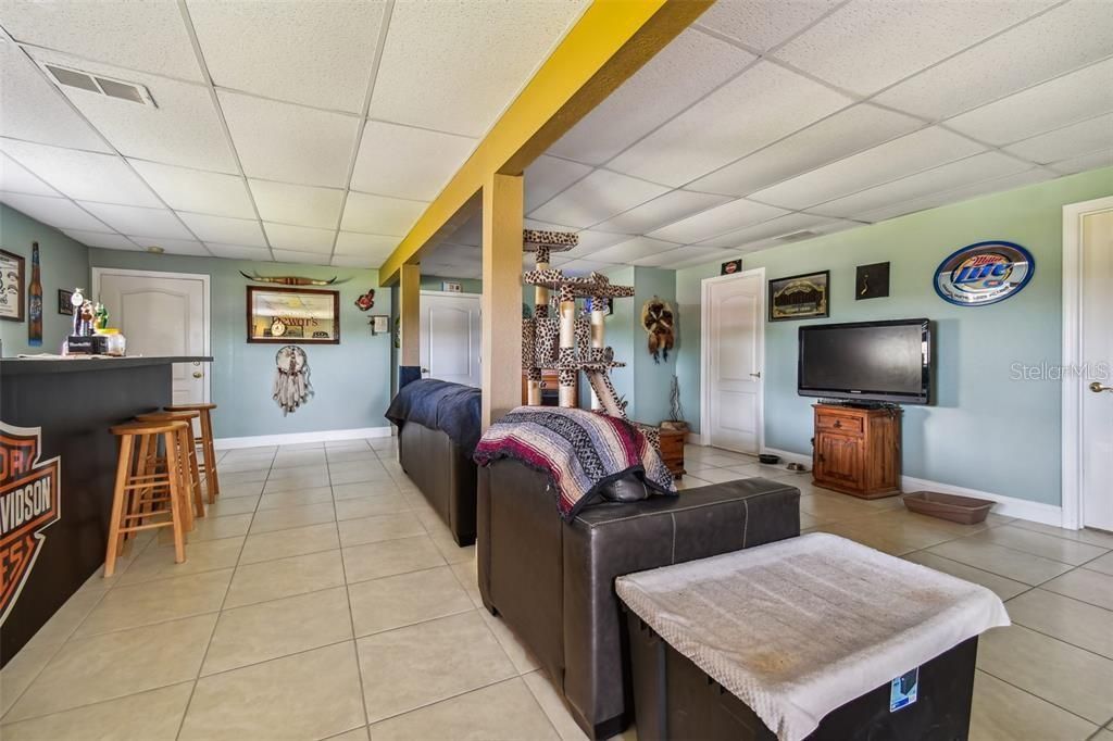 For Sale: $1,100,000 (5 beds, 3 baths, 4640 Square Feet)