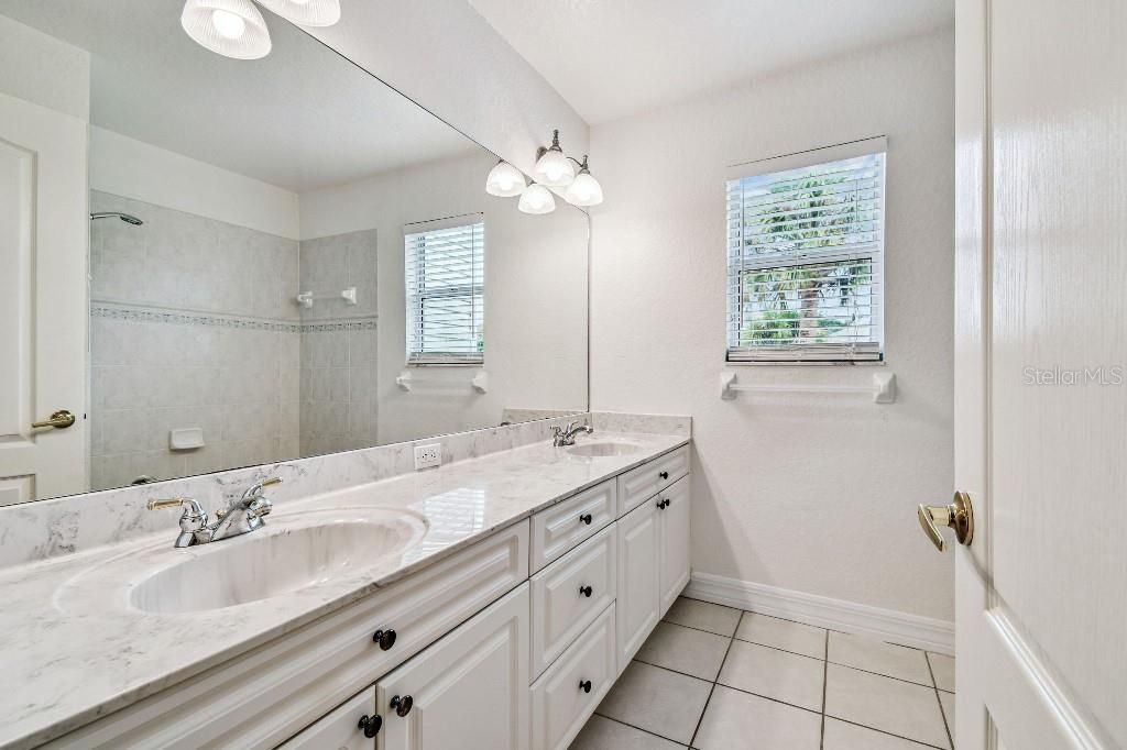 For Sale: $1,100,000 (5 beds, 3 baths, 4640 Square Feet)