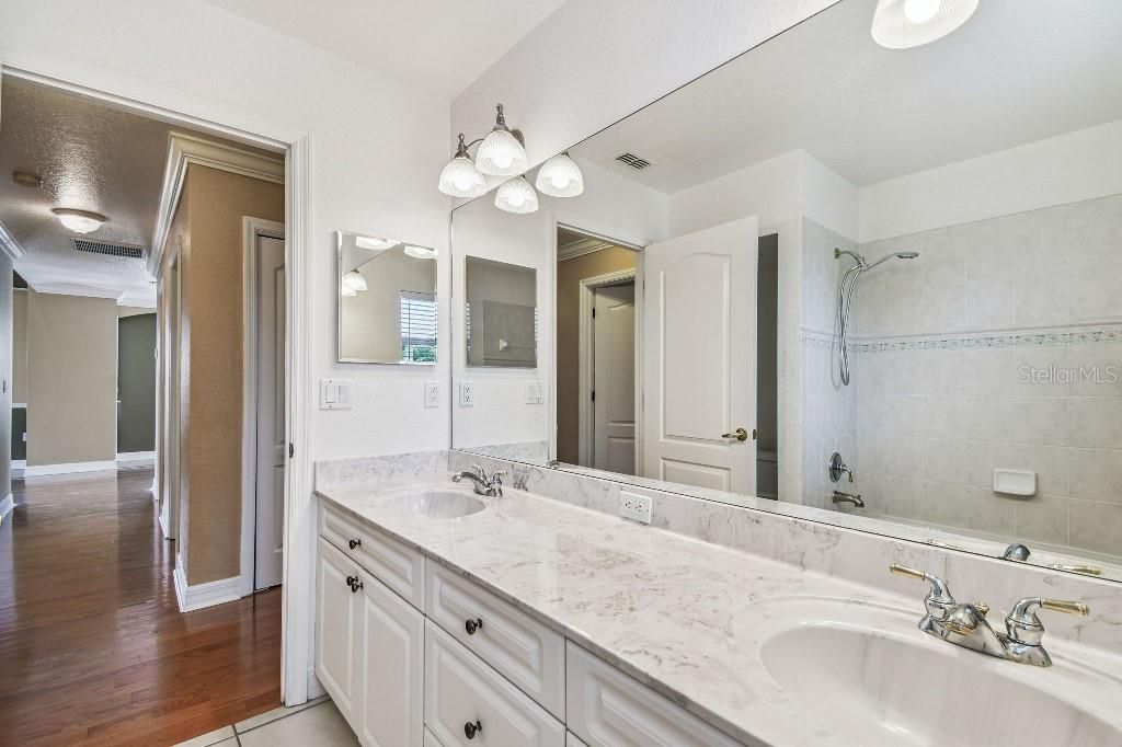 For Sale: $1,100,000 (5 beds, 3 baths, 4640 Square Feet)