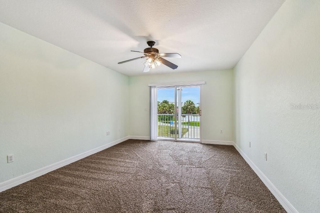 For Sale: $1,100,000 (5 beds, 3 baths, 4640 Square Feet)