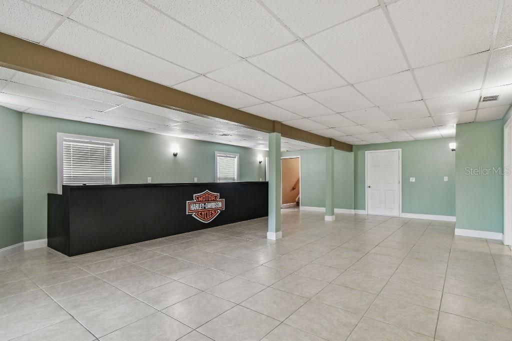 For Sale: $1,100,000 (5 beds, 3 baths, 4640 Square Feet)