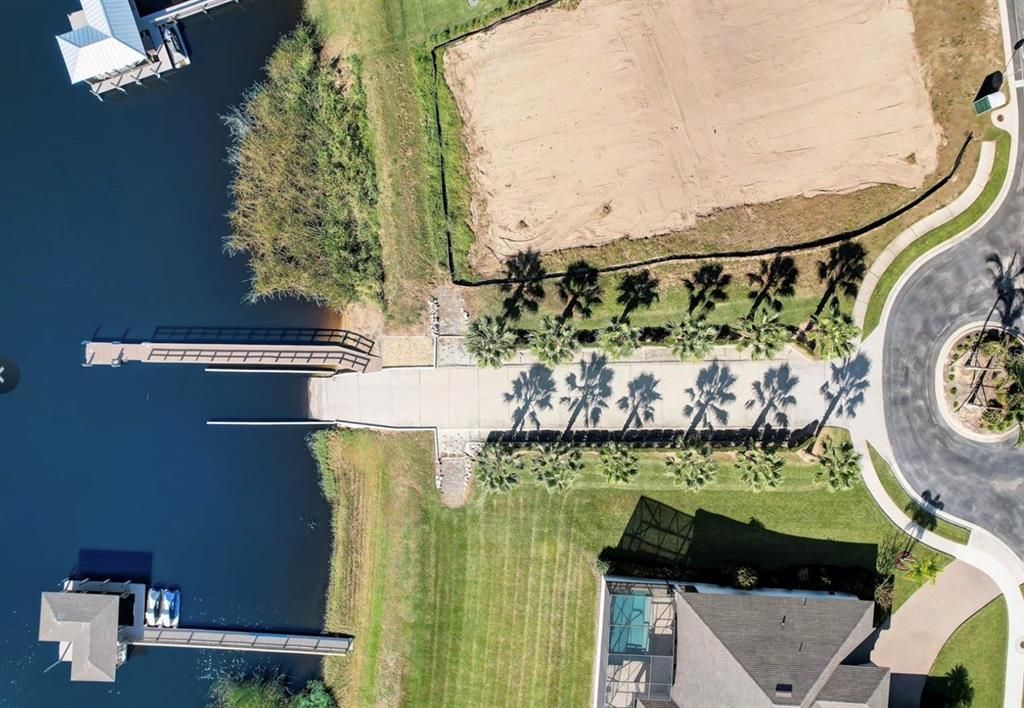 На продажу: $88,000 (0.24 acres)