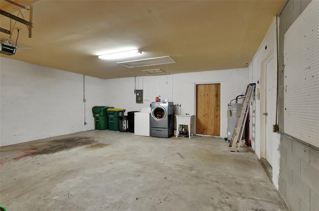 Active With Contract: $265,000 (3 beds, 2 baths, 1694 Square Feet)