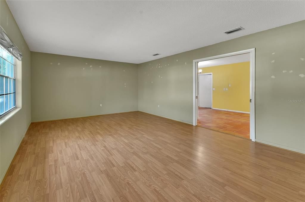 Active With Contract: $265,000 (3 beds, 2 baths, 1694 Square Feet)