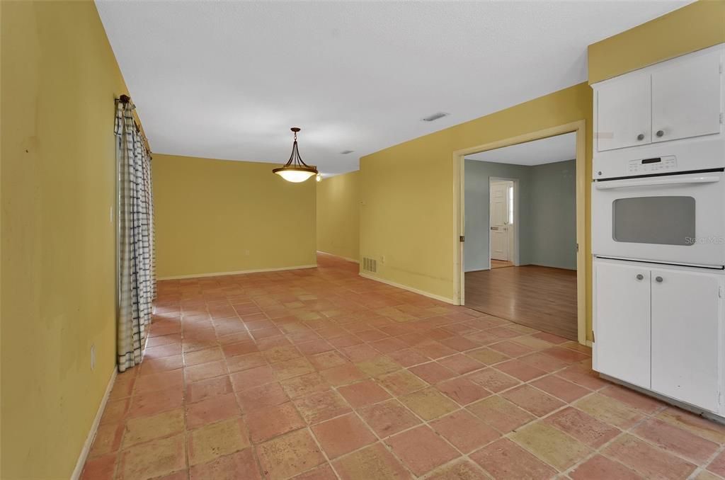 Active With Contract: $265,000 (3 beds, 2 baths, 1694 Square Feet)