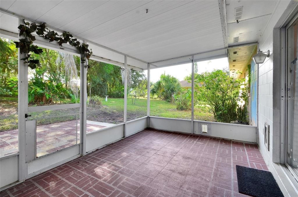 Active With Contract: $265,000 (3 beds, 2 baths, 1694 Square Feet)