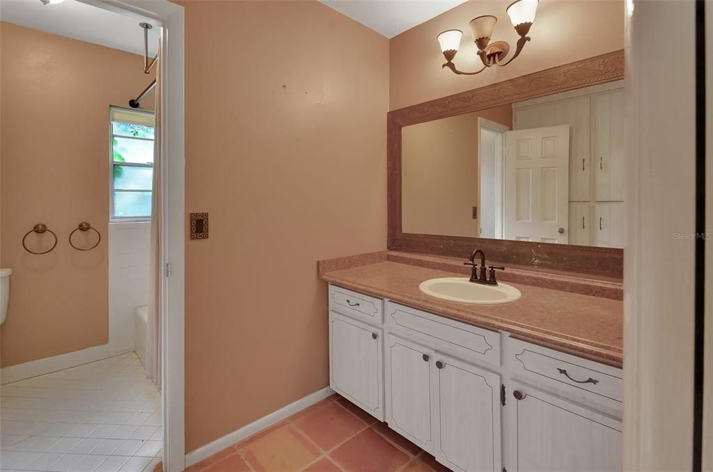 Active With Contract: $265,000 (3 beds, 2 baths, 1694 Square Feet)