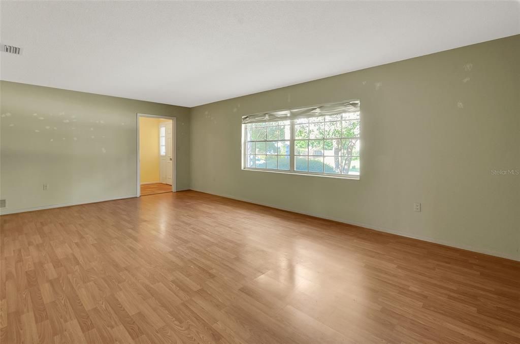 Active With Contract: $265,000 (3 beds, 2 baths, 1694 Square Feet)