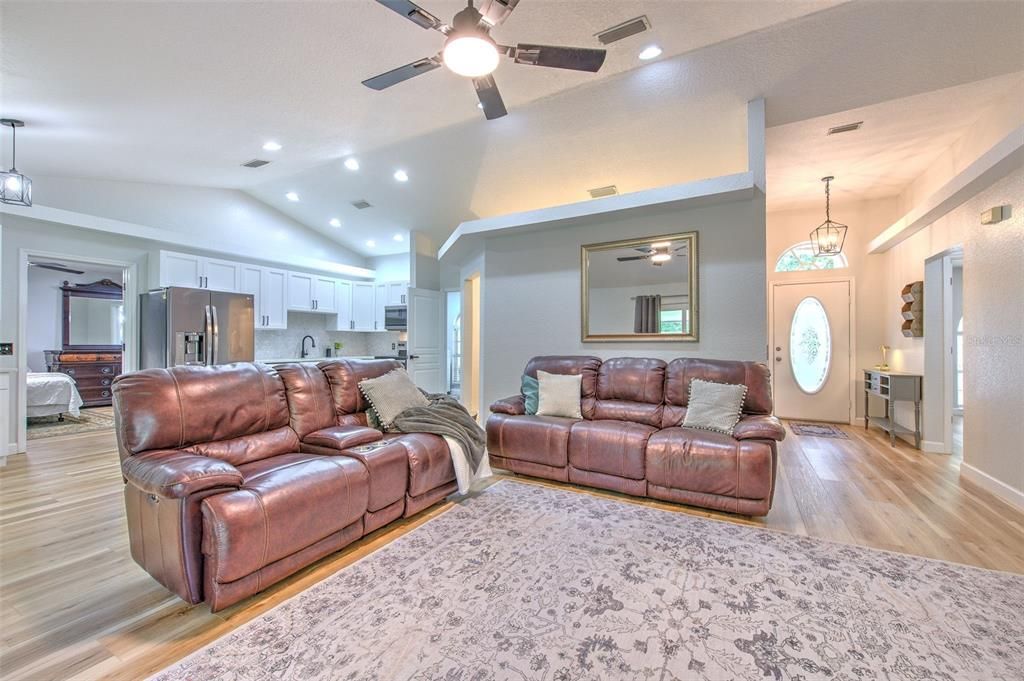 待售: $725,000 (3 贝兹, 2 浴室, 1610 平方英尺)