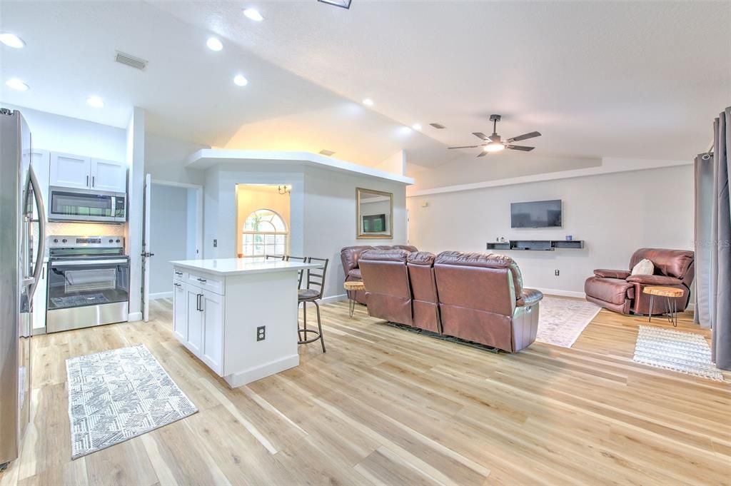 待售: $725,000 (3 贝兹, 2 浴室, 1610 平方英尺)