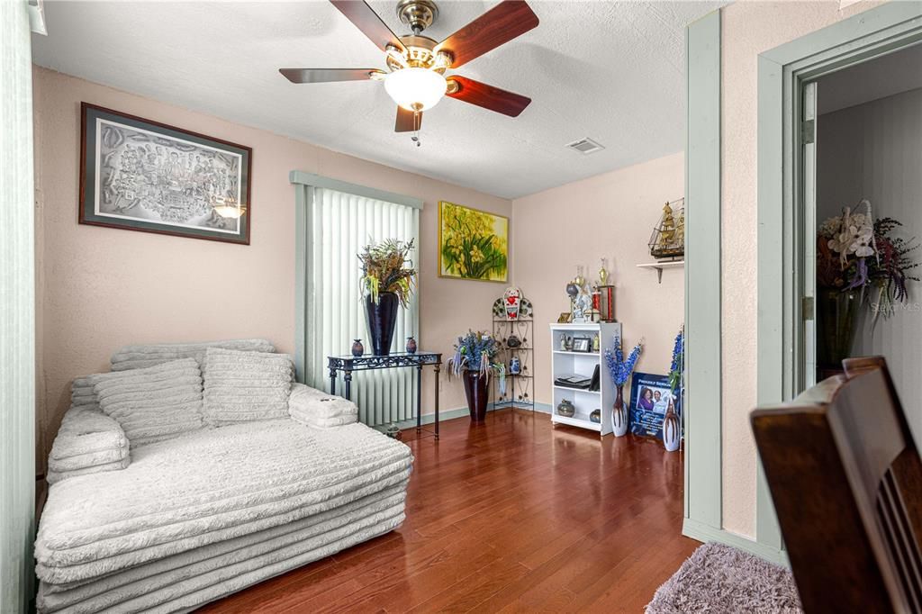 For Sale: $495,000 (4 beds, 2 baths, 1952 Square Feet)