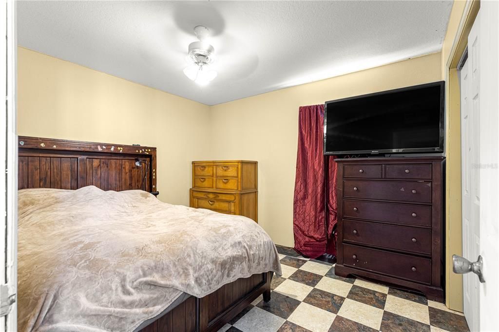 For Sale: $495,000 (4 beds, 2 baths, 1952 Square Feet)