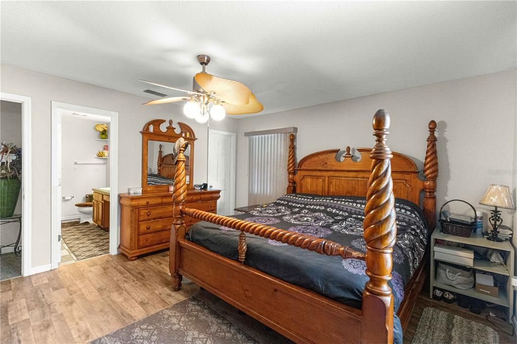 For Sale: $495,000 (4 beds, 2 baths, 1952 Square Feet)