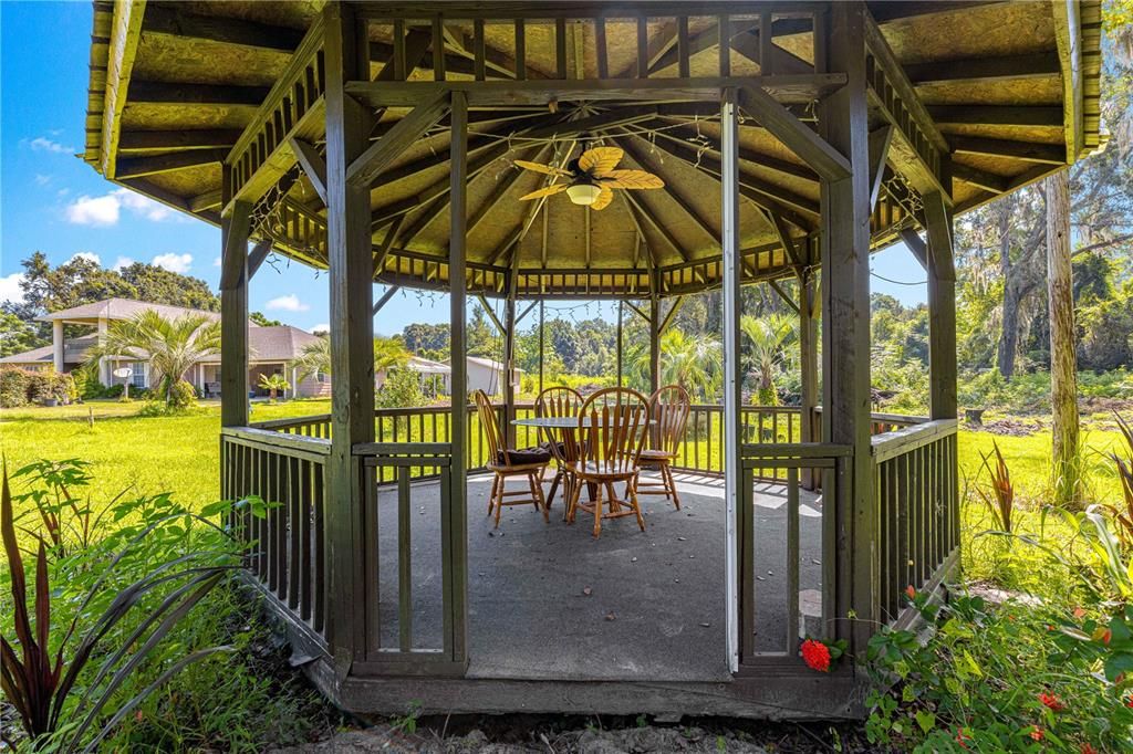 For Sale: $495,000 (4 beds, 2 baths, 1952 Square Feet)