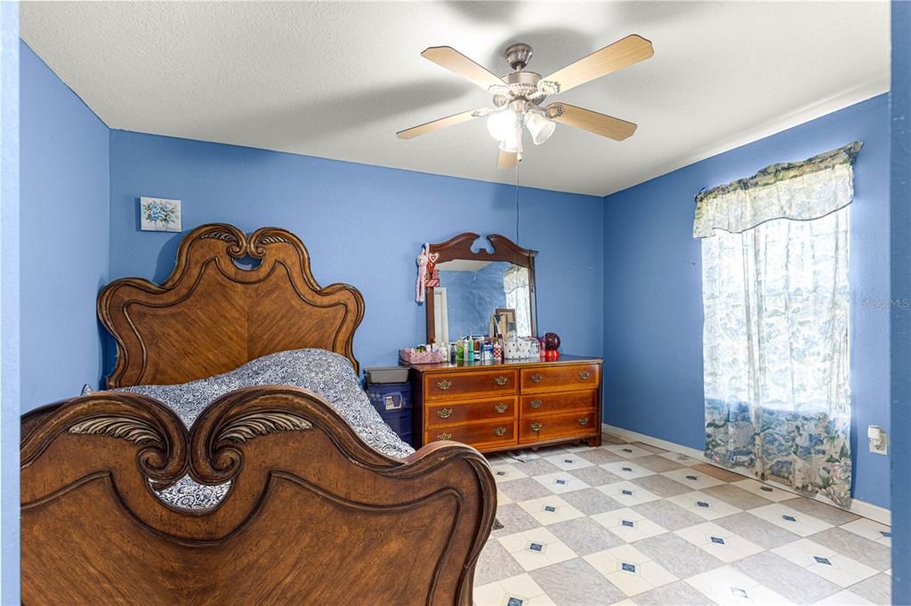 For Sale: $495,000 (4 beds, 2 baths, 1952 Square Feet)