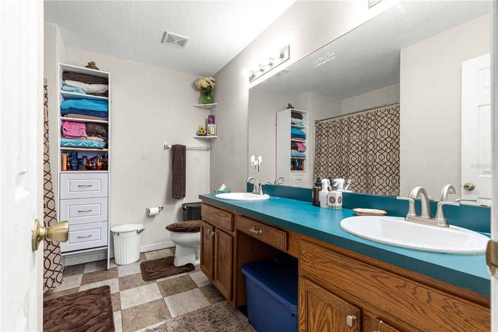 For Sale: $495,000 (4 beds, 2 baths, 1952 Square Feet)