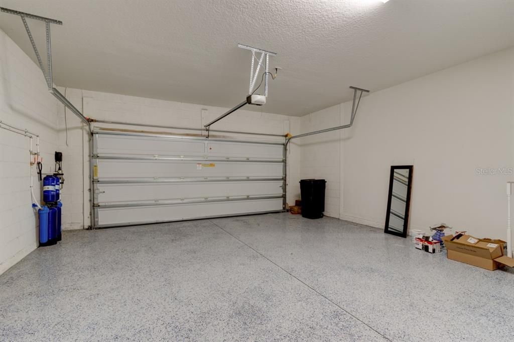 Activo con contrato: $2,700 (4 camas, 2 baños, 2607 Pies cuadrados)