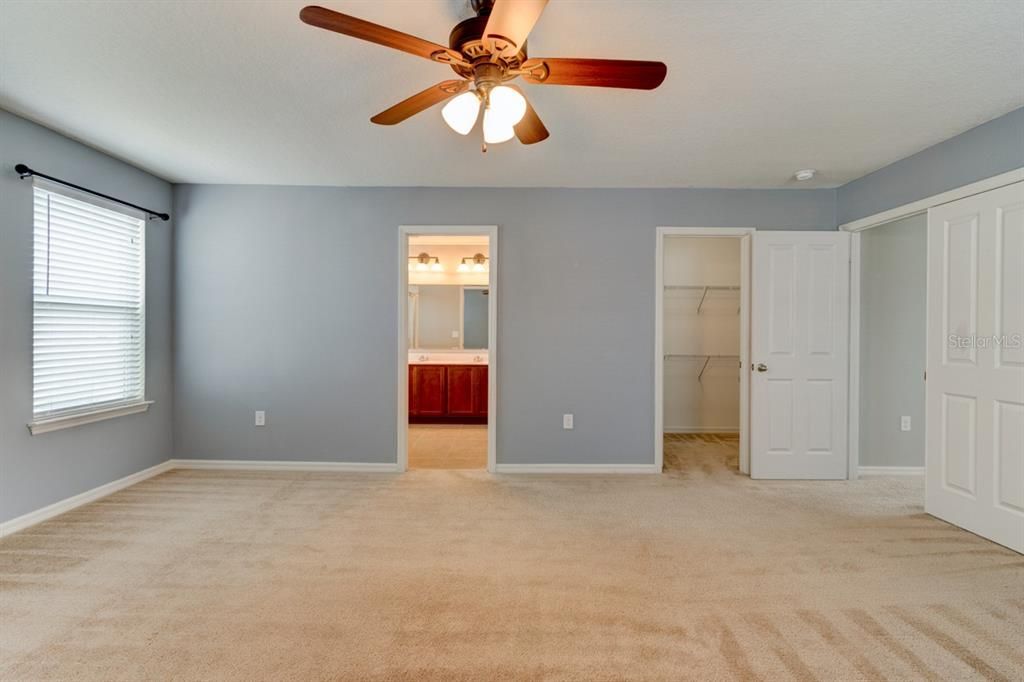 Activo con contrato: $2,700 (4 camas, 2 baños, 2607 Pies cuadrados)