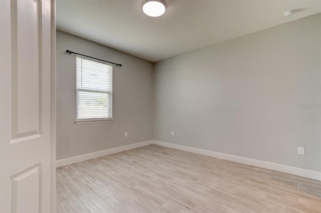 Activo con contrato: $2,700 (4 camas, 2 baños, 2607 Pies cuadrados)