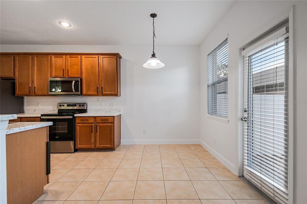 Под контрактом: $2,400 (3 спален, 2 ванн, 2248 Квадратных фут)