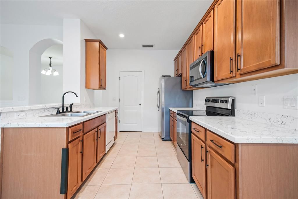 Под контрактом: $2,400 (3 спален, 2 ванн, 2248 Квадратных фут)