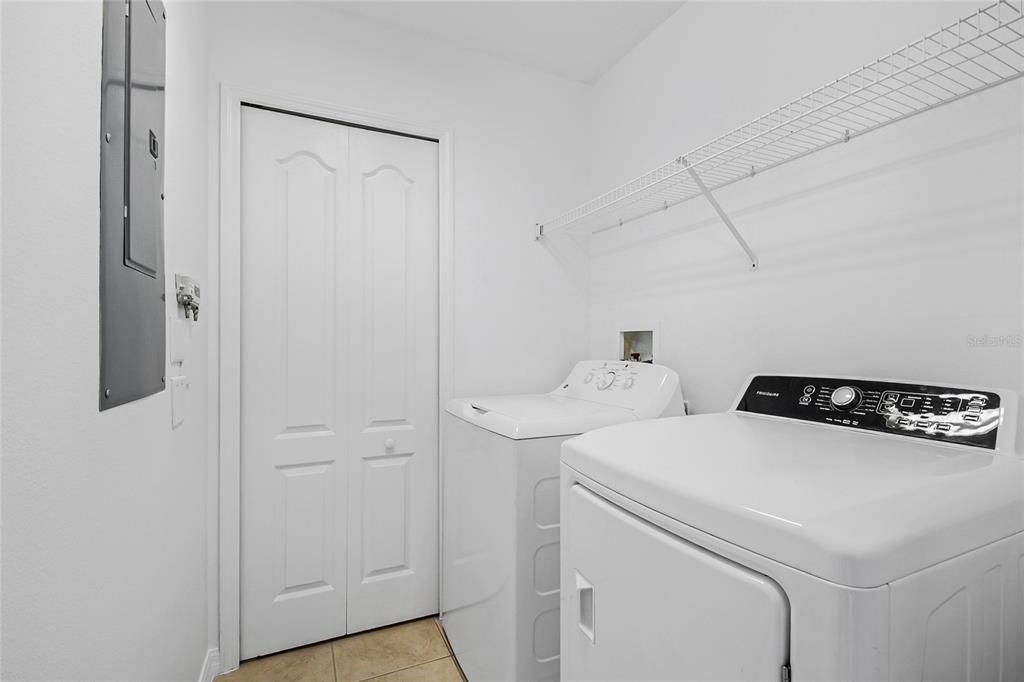 Под контрактом: $2,400 (3 спален, 2 ванн, 2248 Квадратных фут)