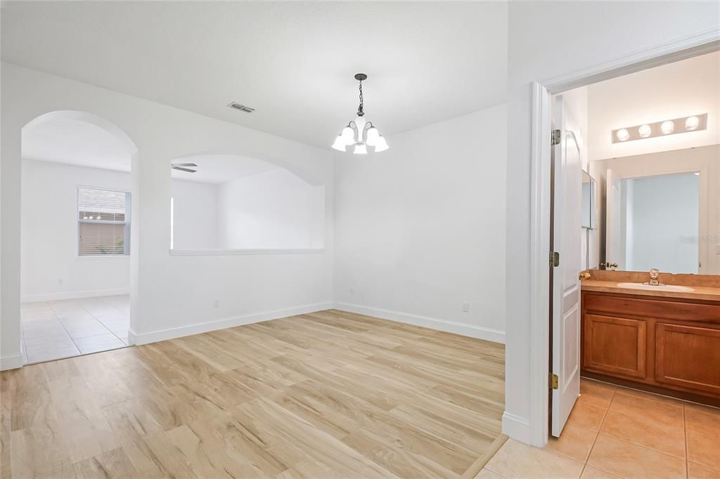 Под контрактом: $2,400 (3 спален, 2 ванн, 2248 Квадратных фут)