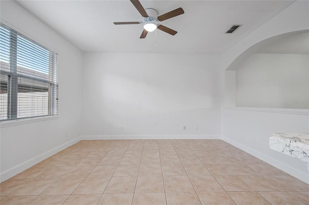 Под контрактом: $2,400 (3 спален, 2 ванн, 2248 Квадратных фут)