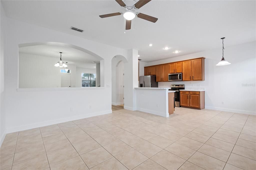 Под контрактом: $2,400 (3 спален, 2 ванн, 2248 Квадратных фут)