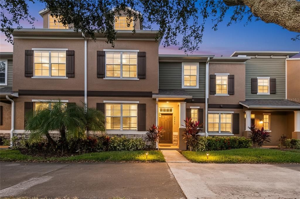 Под контрактом: $2,400 (3 спален, 2 ванн, 2248 Квадратных фут)