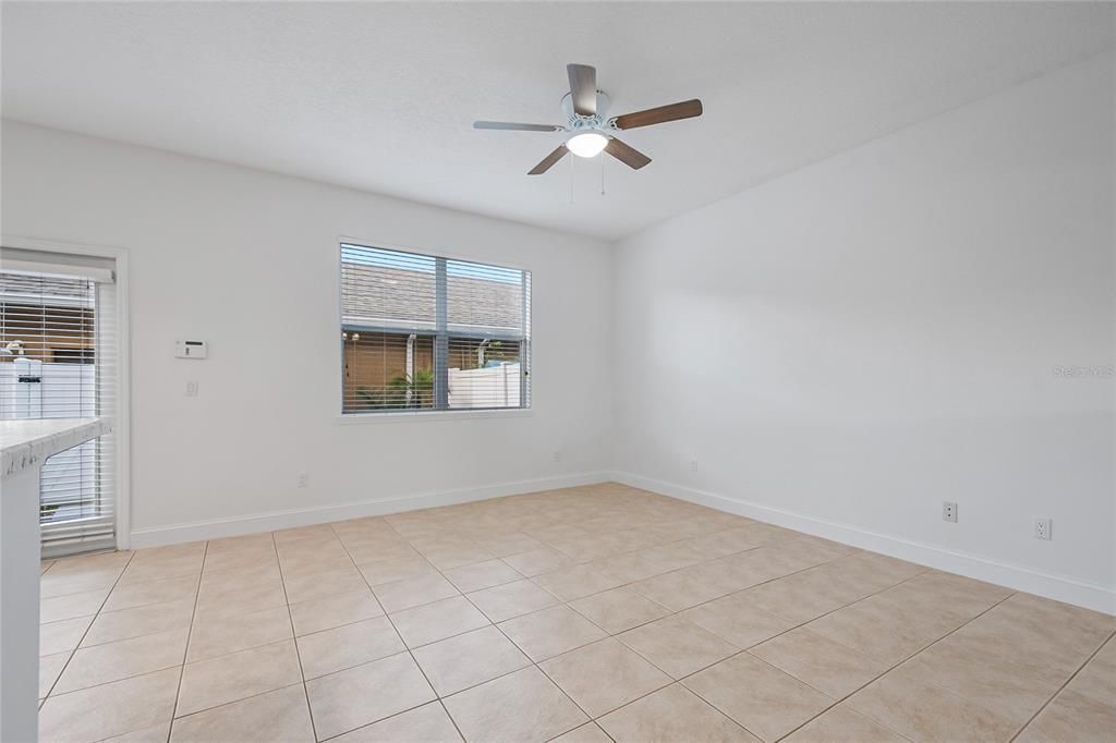 Под контрактом: $2,400 (3 спален, 2 ванн, 2248 Квадратных фут)