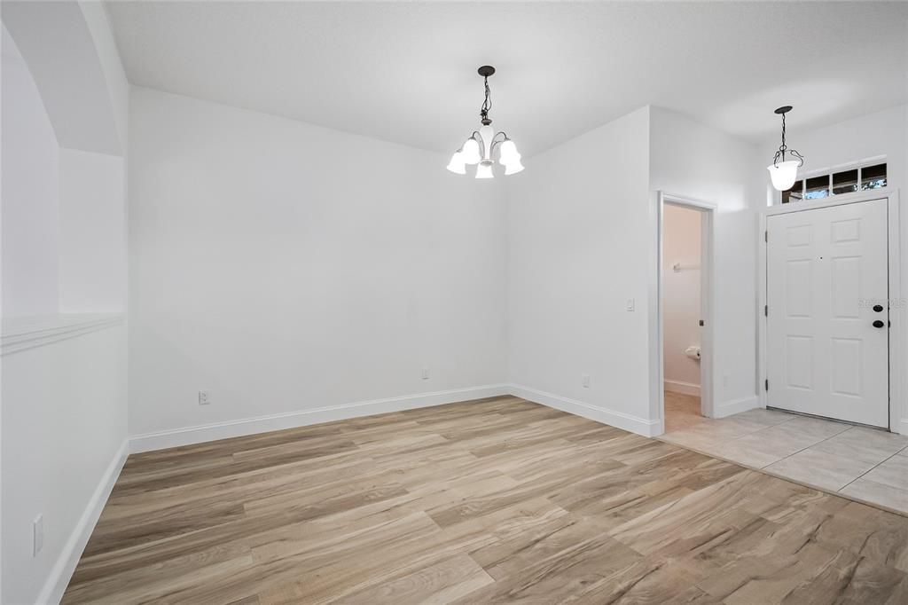 Под контрактом: $2,400 (3 спален, 2 ванн, 2248 Квадратных фут)