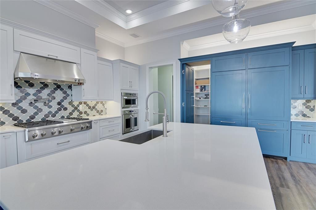 For Sale: $1,370,000 (5 beds, 4 baths, 3992 Square Feet)