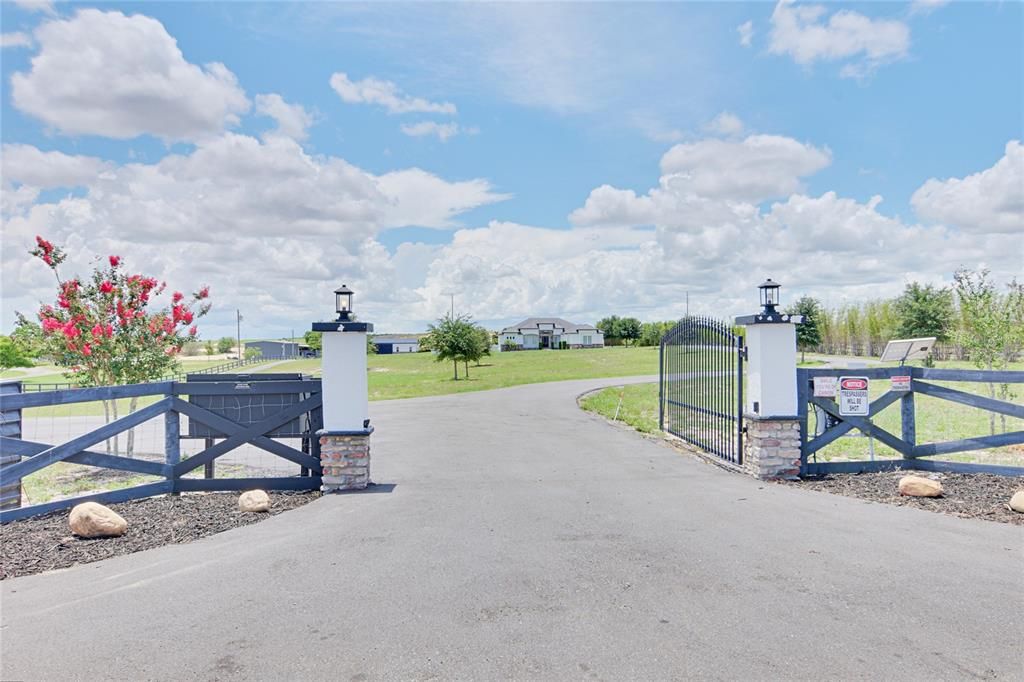 For Sale: $1,370,000 (5 beds, 4 baths, 3992 Square Feet)