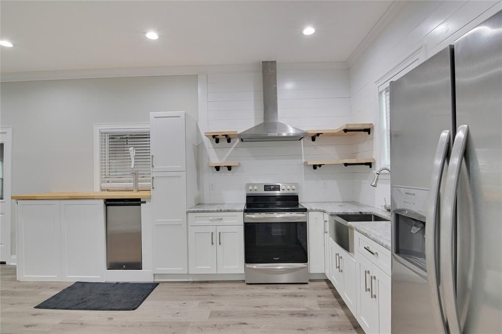 For Sale: $1,370,000 (5 beds, 4 baths, 3992 Square Feet)