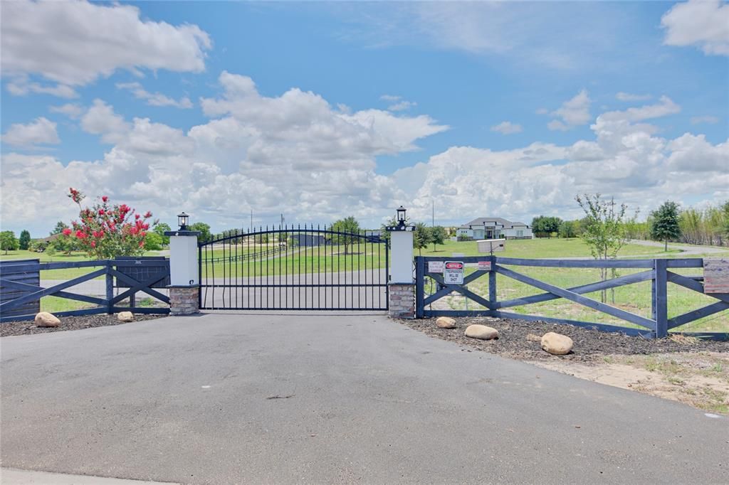 For Sale: $1,370,000 (5 beds, 4 baths, 3992 Square Feet)