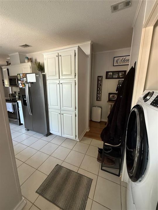 Active With Contract: $294,000 (2 beds, 2 baths, 1305 Square Feet)