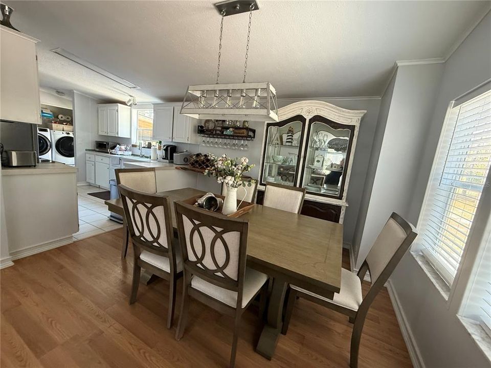 Active With Contract: $294,000 (2 beds, 2 baths, 1305 Square Feet)