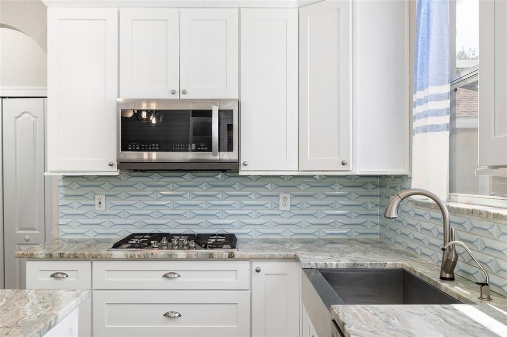 合同活跃: $619,000 (4 贝兹, 2 浴室, 2506 平方英尺)