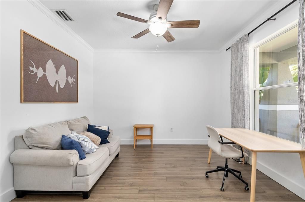 合同活跃: $619,000 (4 贝兹, 2 浴室, 2506 平方英尺)