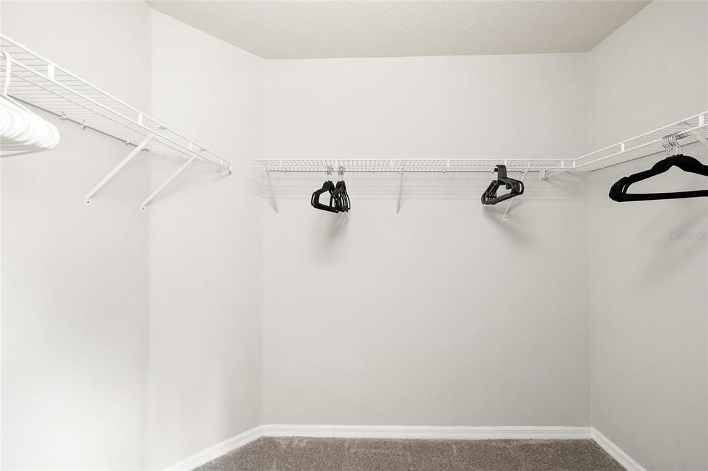 合同活跃: $619,000 (4 贝兹, 2 浴室, 2506 平方英尺)