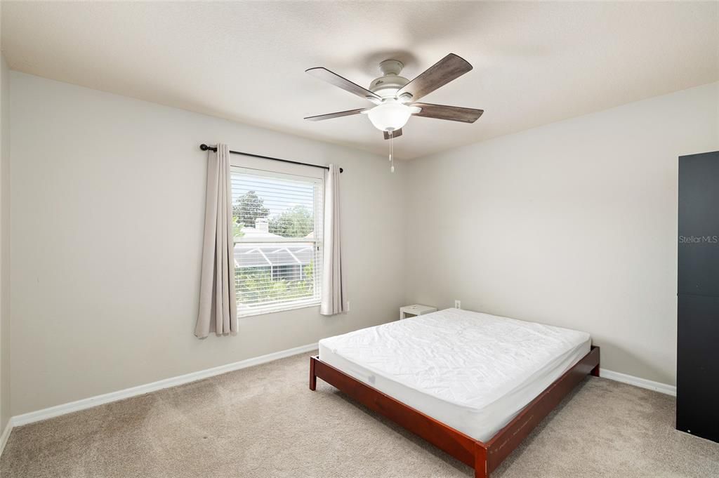 合同活跃: $619,000 (4 贝兹, 2 浴室, 2506 平方英尺)