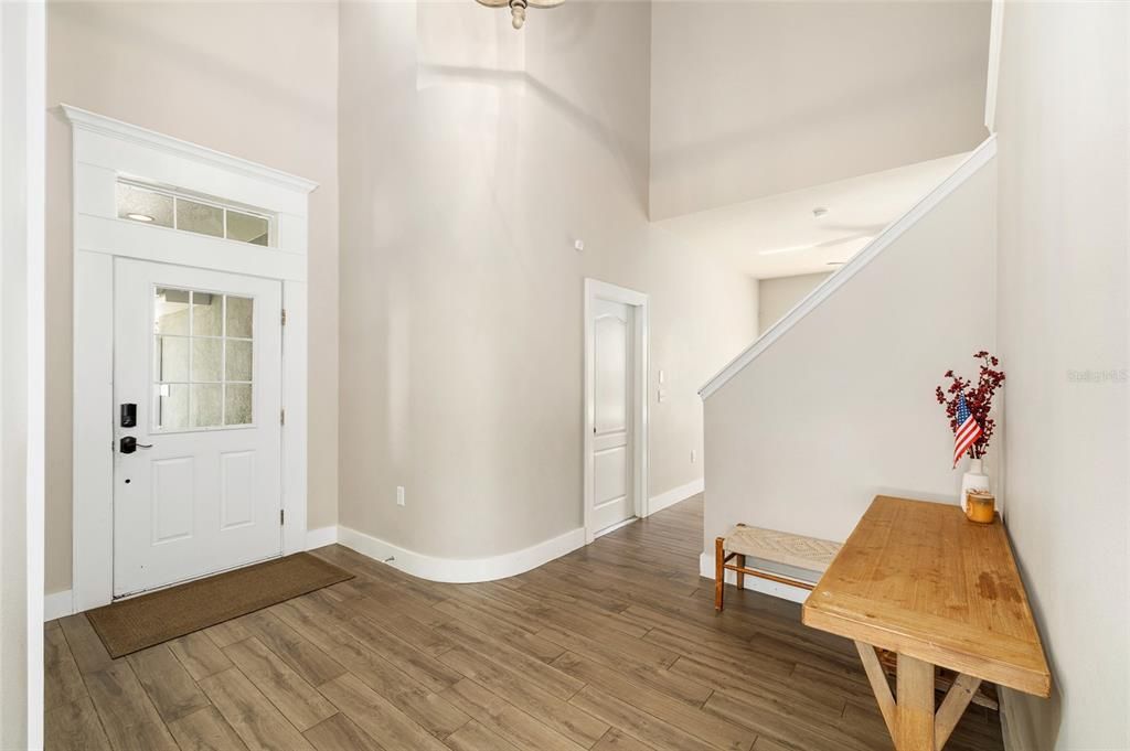 合同活跃: $619,000 (4 贝兹, 2 浴室, 2506 平方英尺)