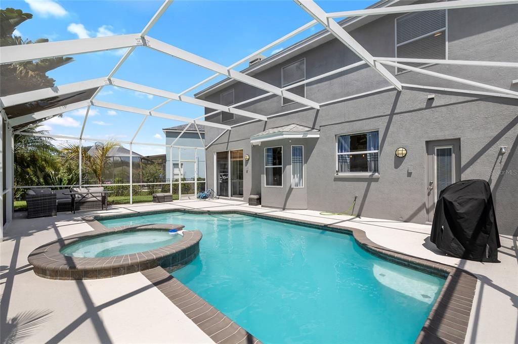 合同活跃: $619,000 (4 贝兹, 2 浴室, 2506 平方英尺)