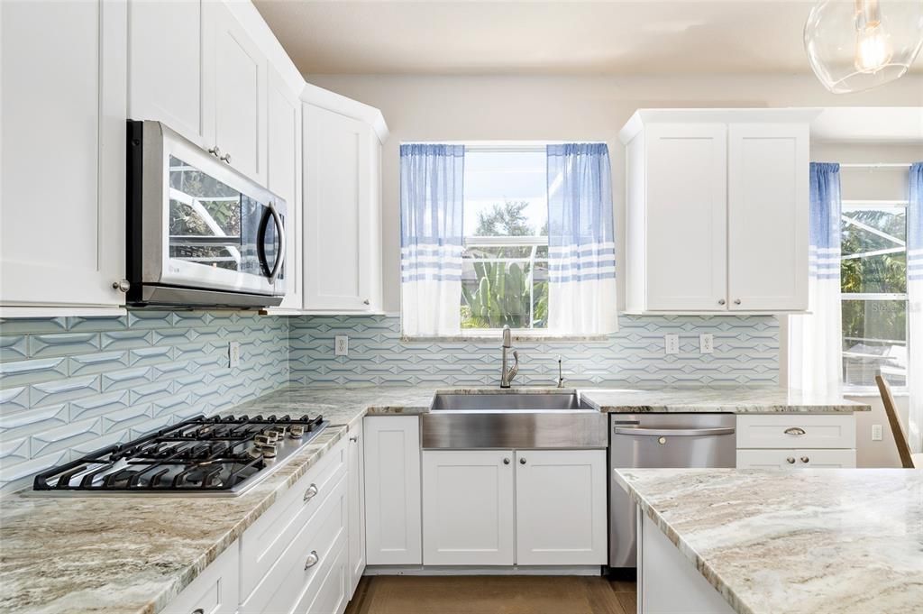 合同活跃: $619,000 (4 贝兹, 2 浴室, 2506 平方英尺)