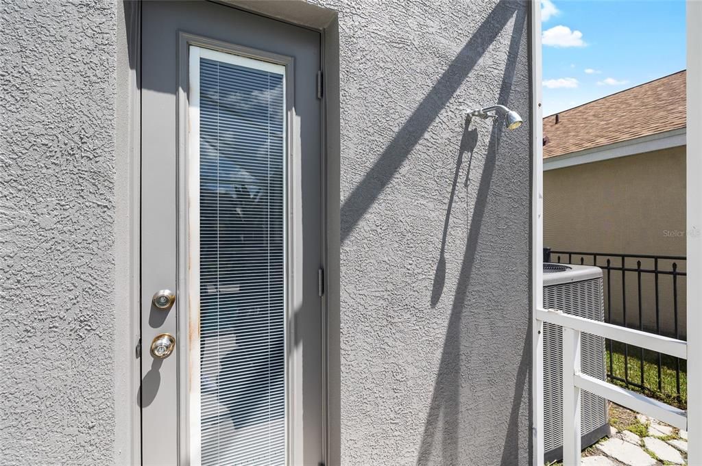 合同活跃: $619,000 (4 贝兹, 2 浴室, 2506 平方英尺)