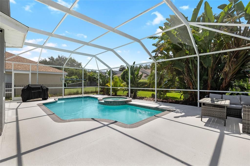 合同活跃: $619,000 (4 贝兹, 2 浴室, 2506 平方英尺)